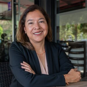 5 Claudia cuadrado