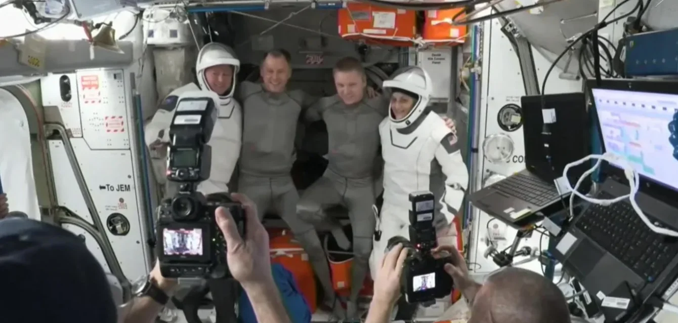Astronautas Astronautas varados en la Estación Espacial llegan a la Tierra