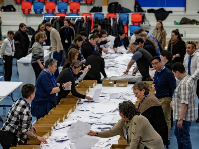 Los groenlandeses votan masivamente en elecciones marcadas por Trump